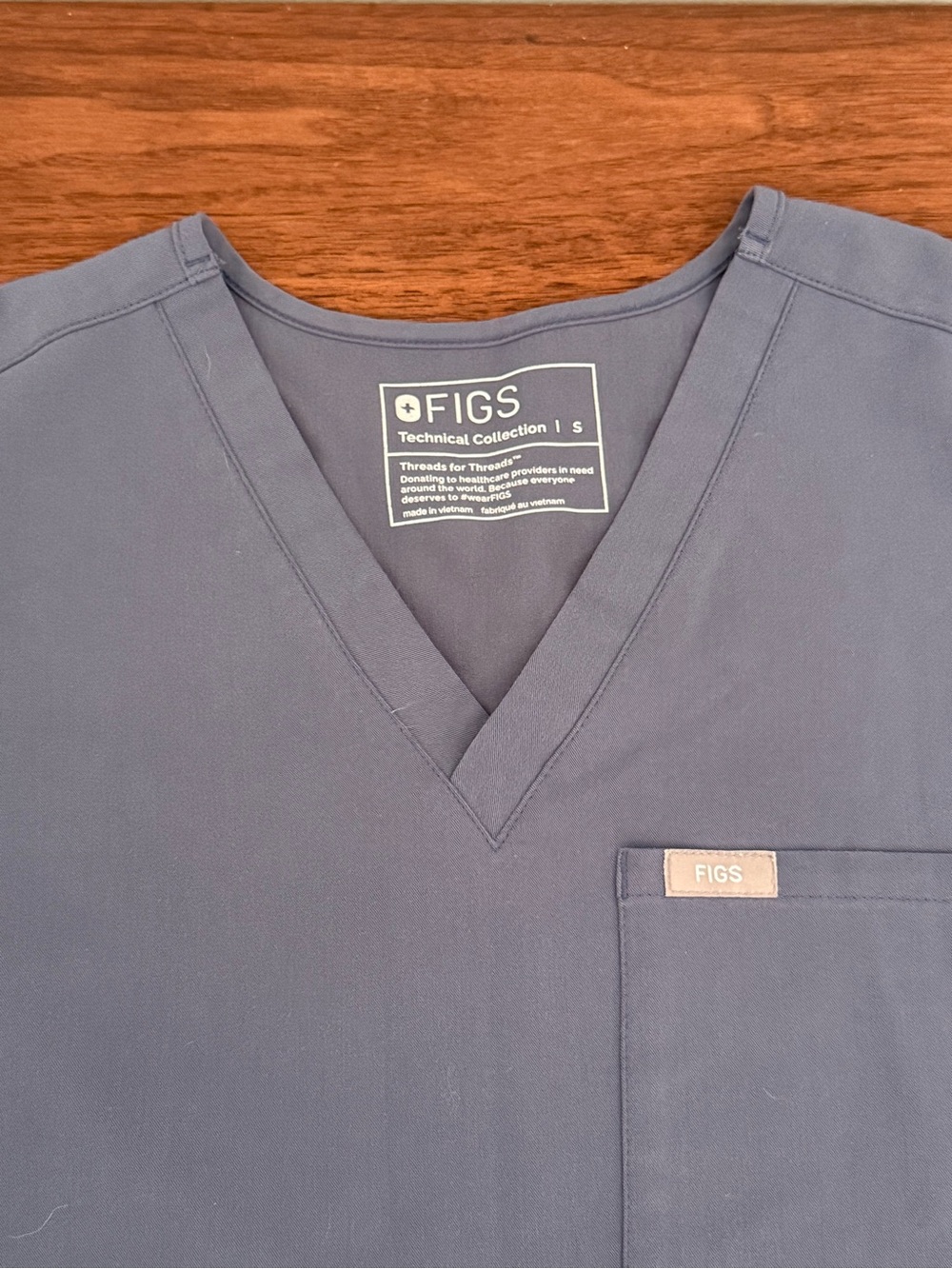 FIGS Women’s V-Neck Pocket Tee